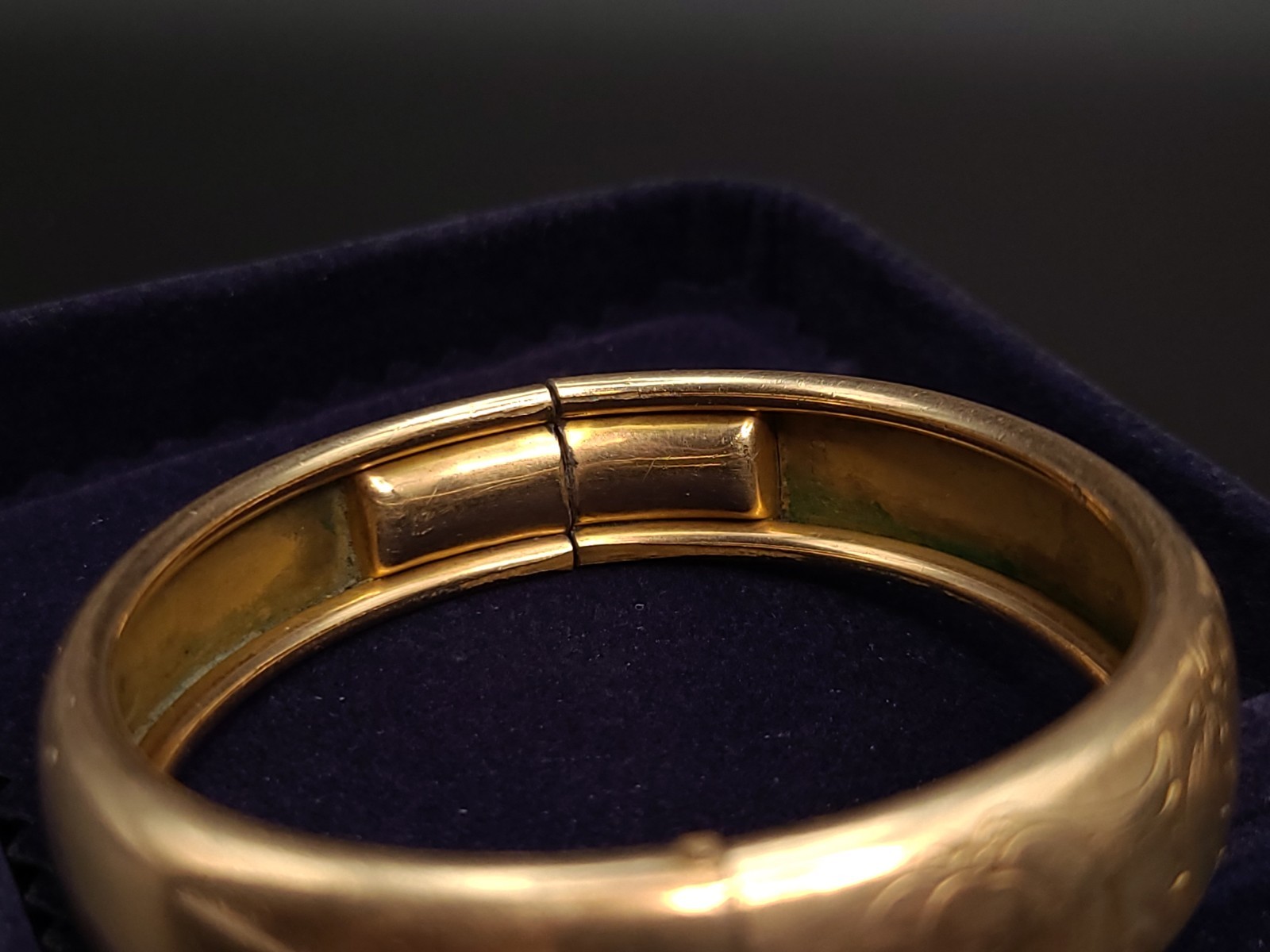 Antique Victorian Gold Filled Engraved Floral Hinged Bangle Bracelet 18cm