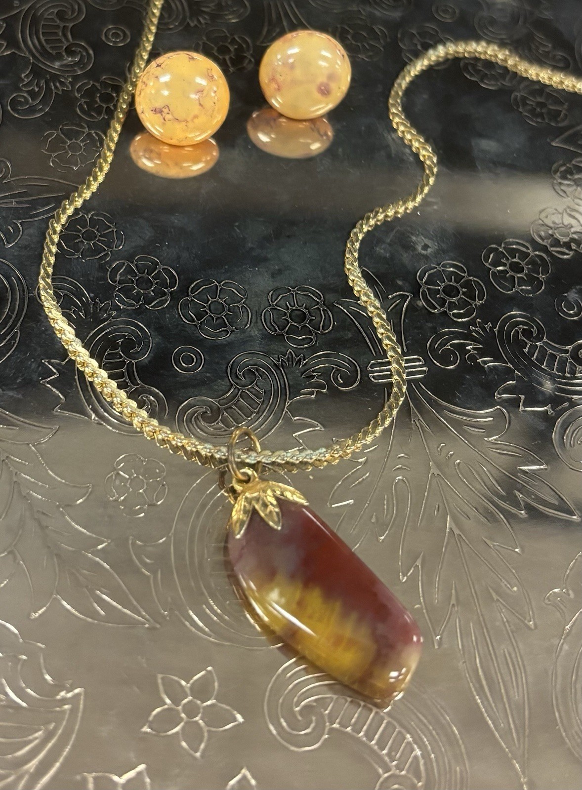 Vintage Eggplant Figural Pendant Necklace Earrings Set Agate Look Stone