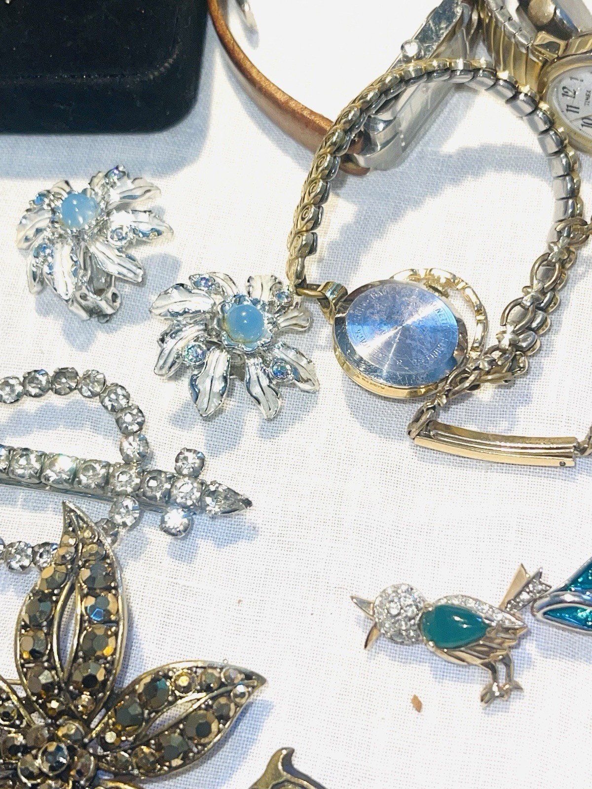 LARGE VINTAGE JEWELRY LOT CROWN TRIFARI GIVENCHY ELGIN HOBE ST JOHN LISNER MORE!