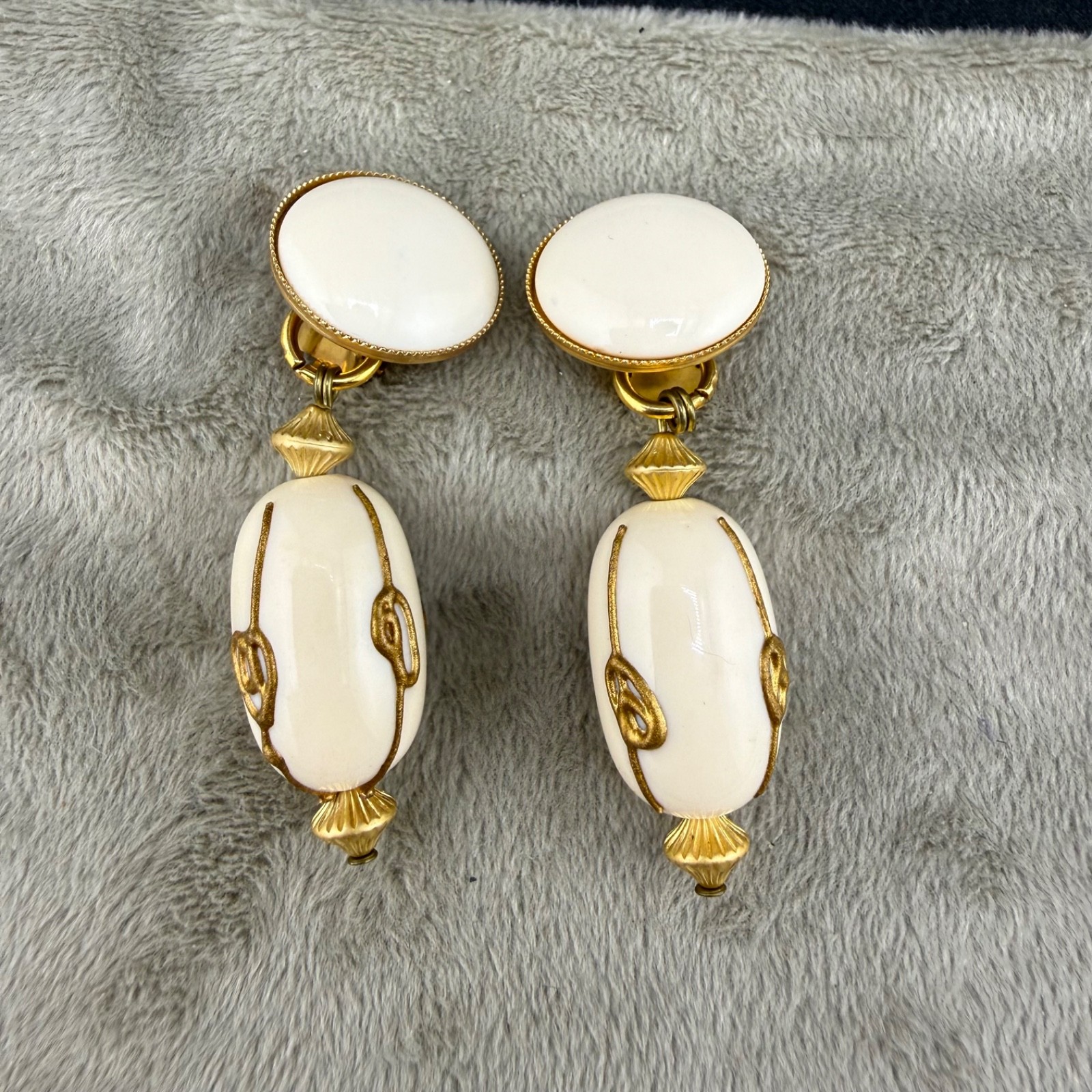 Vintage Made In Italy Clip On Earrings Gold Tone Dangle