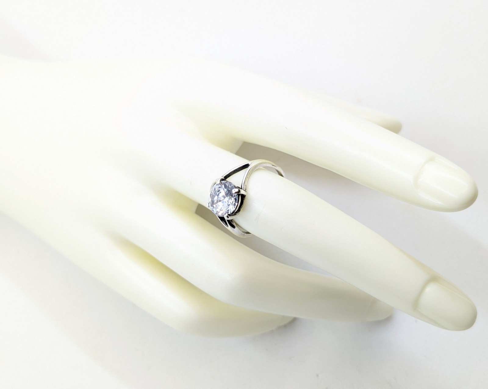Vintage Elegant RING Silver 925 with Bright Stone-size: 7.5US(17.5mm) Ukraine#16