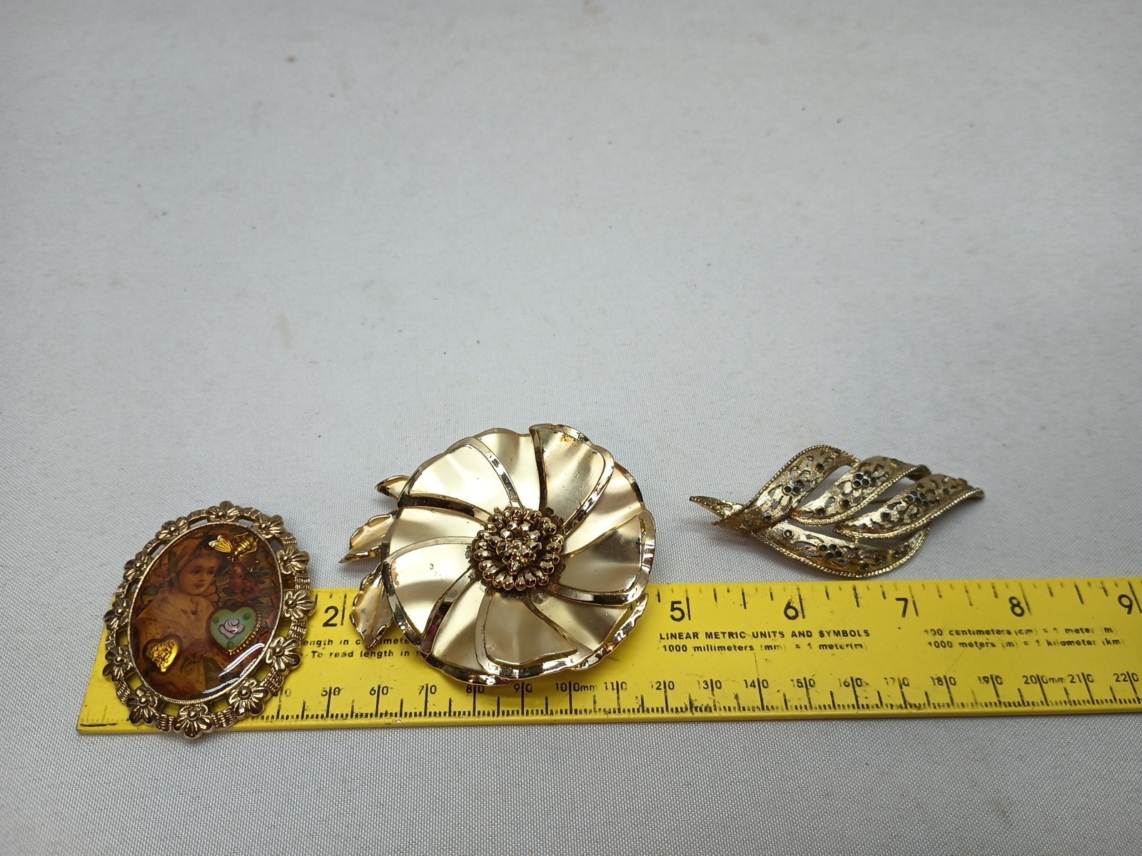 Mixed Lot of 3 Ladies Beautiful Brooches