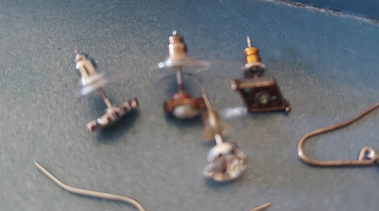 35pc Lot Single Earrings Dangle/Stud Untested Metals & Stones 6.3 oz Mostly VTG