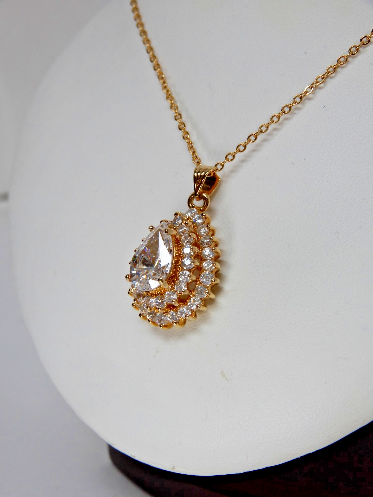Vintage CZ Layered Teardrop Pendant Gold Tone Necklace 17″ Chain