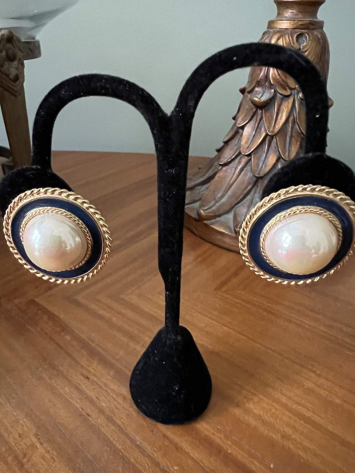 Vintage 80’s – 90’s Faux Pearl, Plated Gold Tone Navy Enamel Pierced Earrings