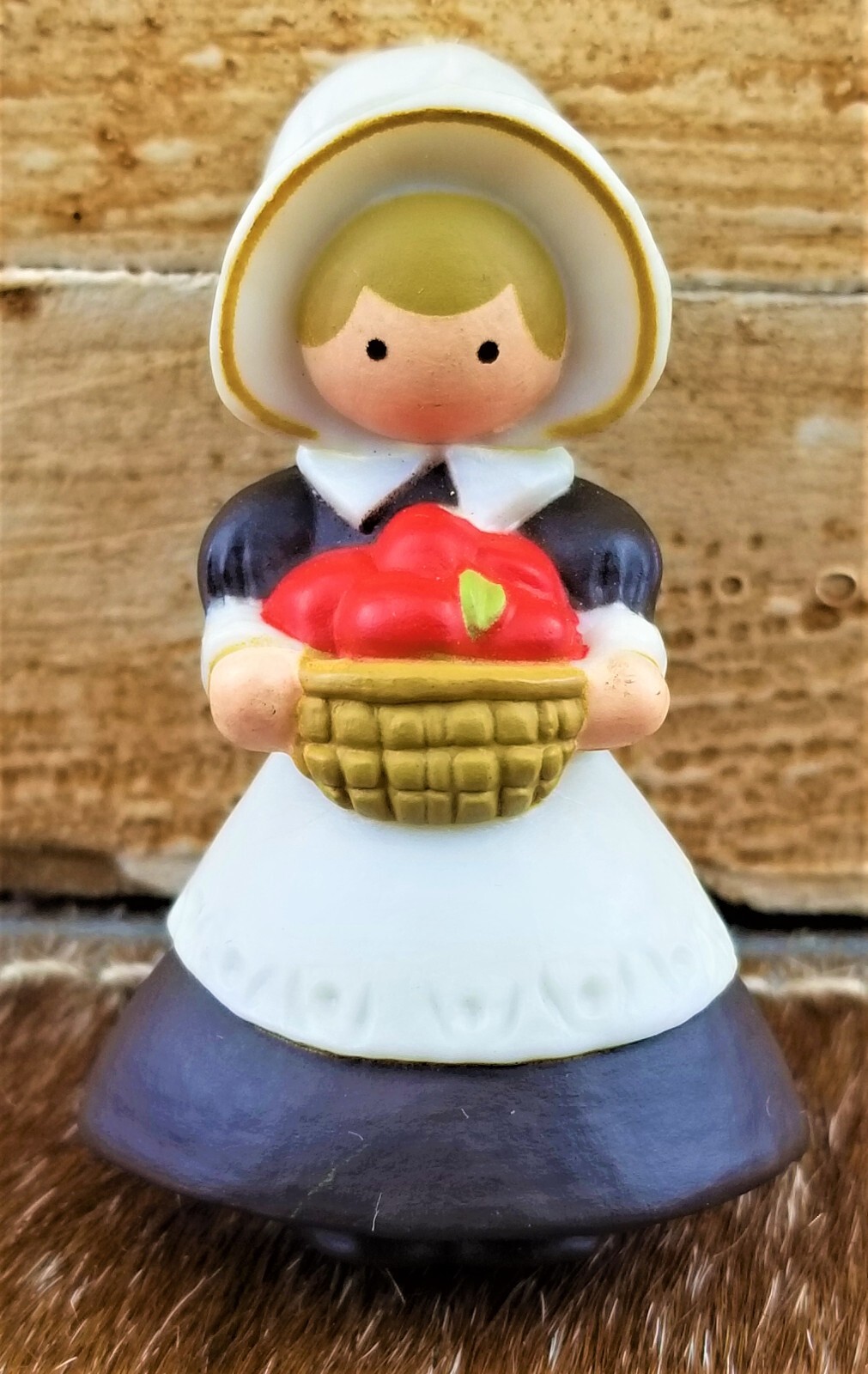 VTG Hallmark Thanksgiving Pilgrim Apples Give Thanks Pin Brooch Costume Jewelry