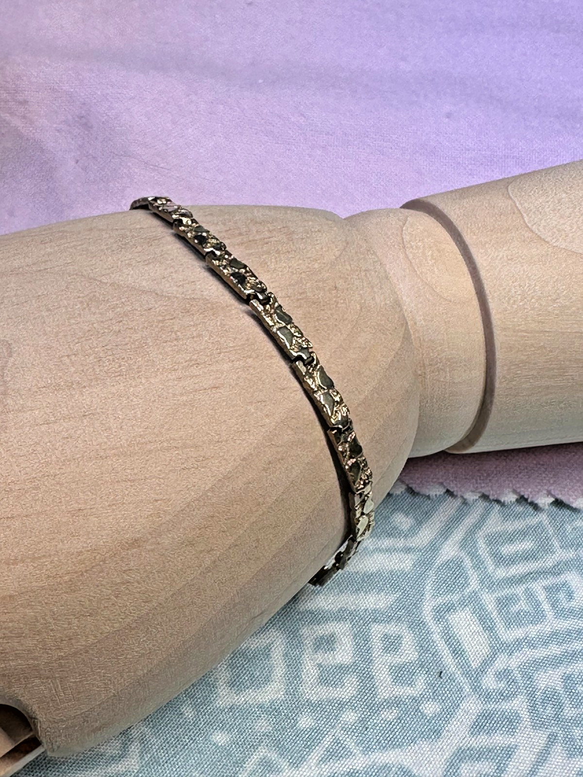vintage stamped 14k gold nugget bracelet w safety clasp 6grams, 7″length, 3mm W