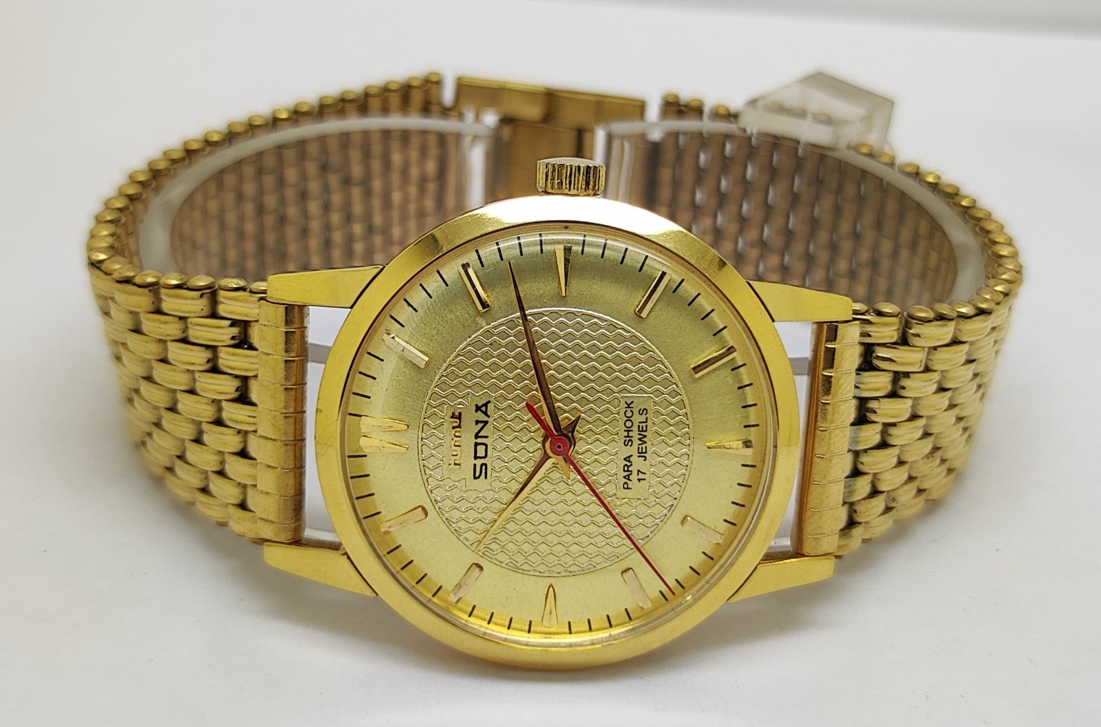 Vintage Hmt Sona Gold Dial 17 Jewels Para Shock Mechanical hand winding Watch