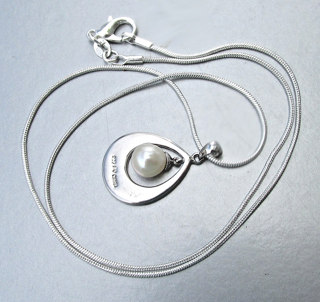 Vintage Sterling Silver Cultured Pearl Marked AON Teardrop Pendant 18″ Necklace