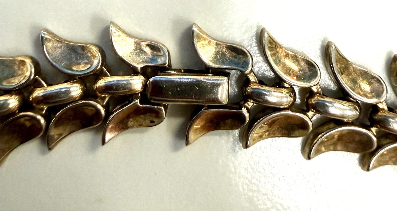 Vintage Signed Trifari Gold Tone Modernist Leaf Link Choker Necklace Mid Century