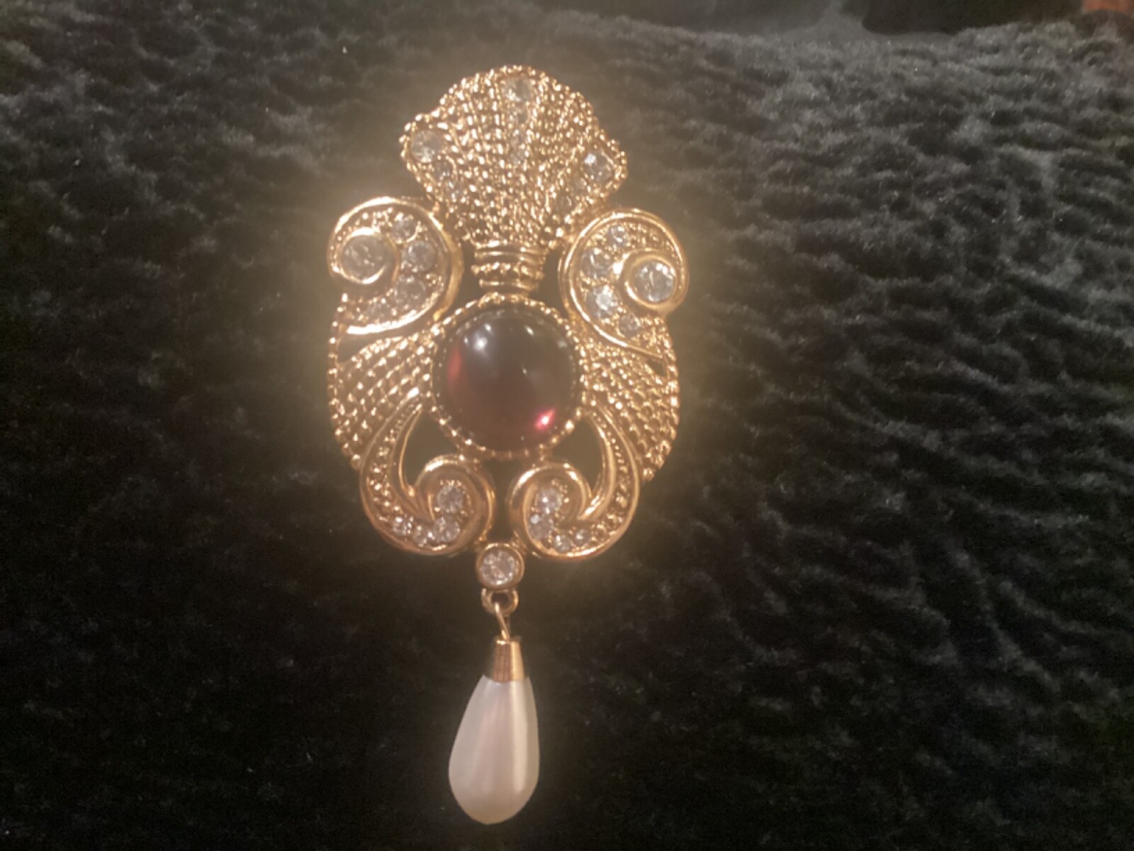 Vintage Jeff Lieb Signed Purple Cabochon Rhinestone Gold Tone Large Brooch Pin