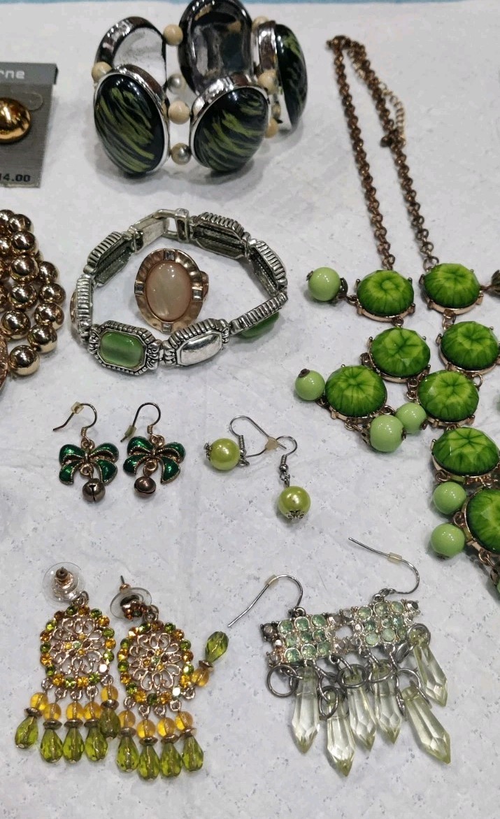Lot Of Estate Costume Jewelry, 15 Pcs