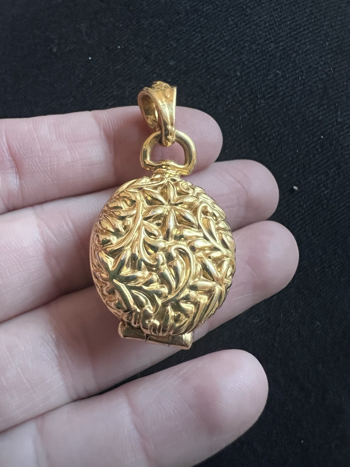 Vintage Victorian Style Locket Pendant Charm Faux Onyx Pearl Perfume ? Read H5