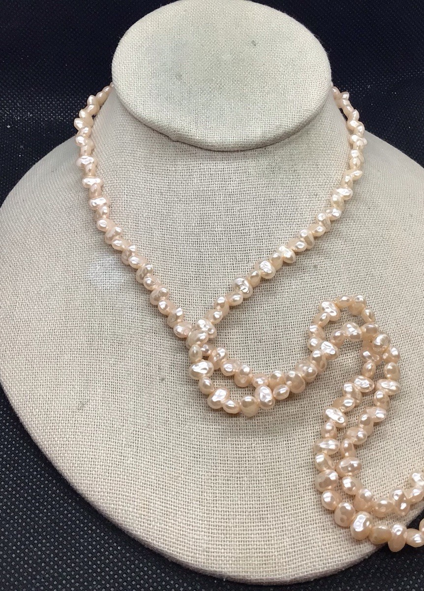 Vintage Costume Long Pale Pink Plastic Simulated Pearl Necklace 30″ G241