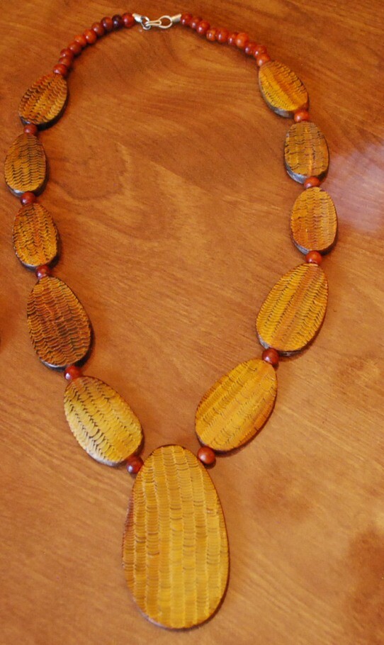 HAND CARVED COW HORN Vintage 25″ Necklace REVERSIBLE Golden Brown Oval Beads