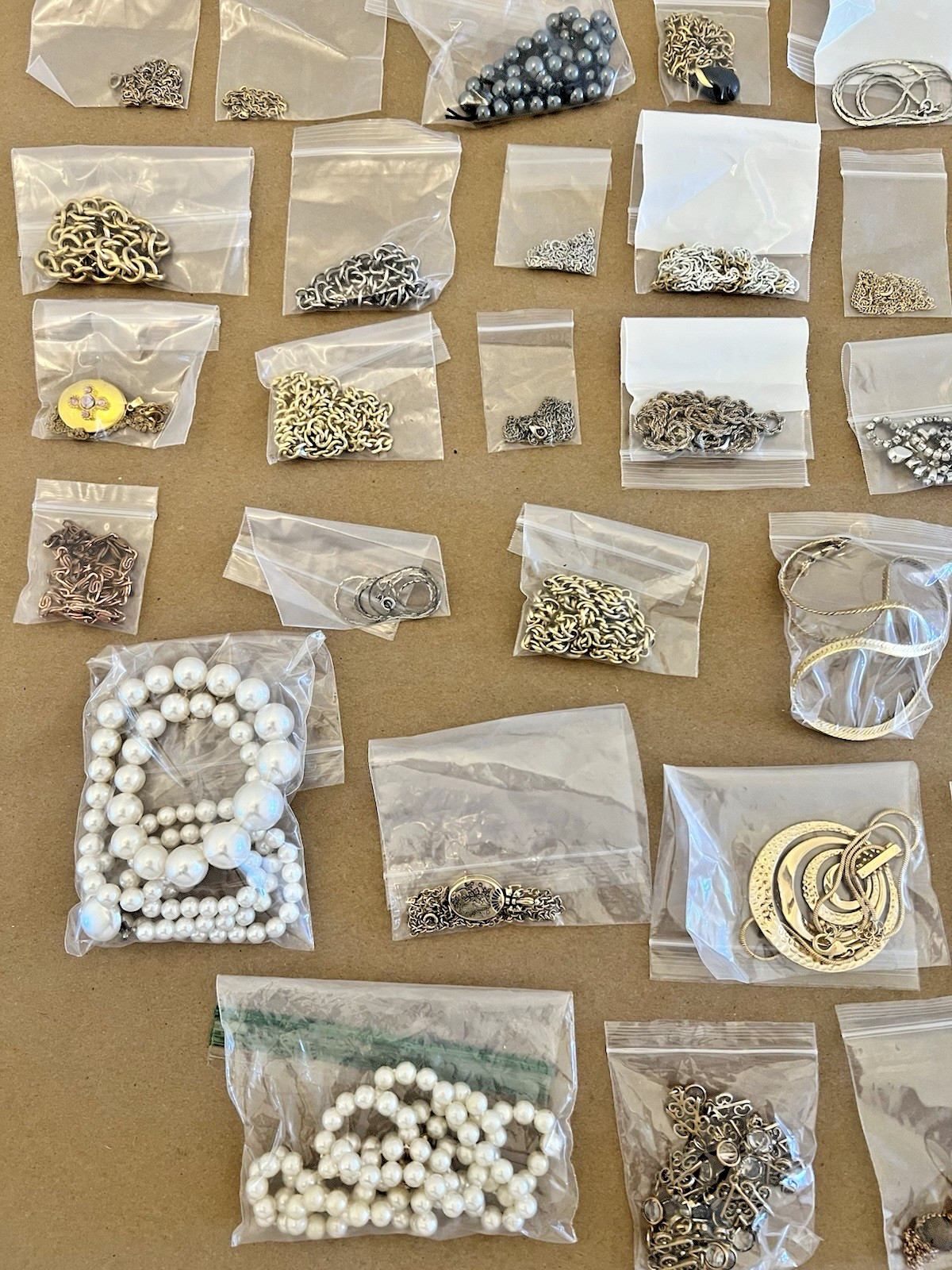 30lb LOT Vintage Jewelry Necklace Brooch Pendant Earrings Bracelet Costume Watch