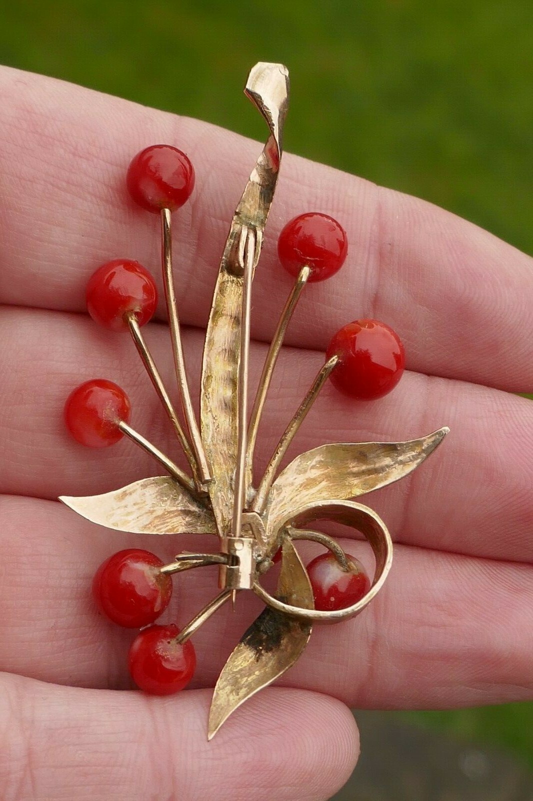 Vintage 10kt+ Rose Gold & 6.4mm Coral Pin / Brooch – 8.6g.