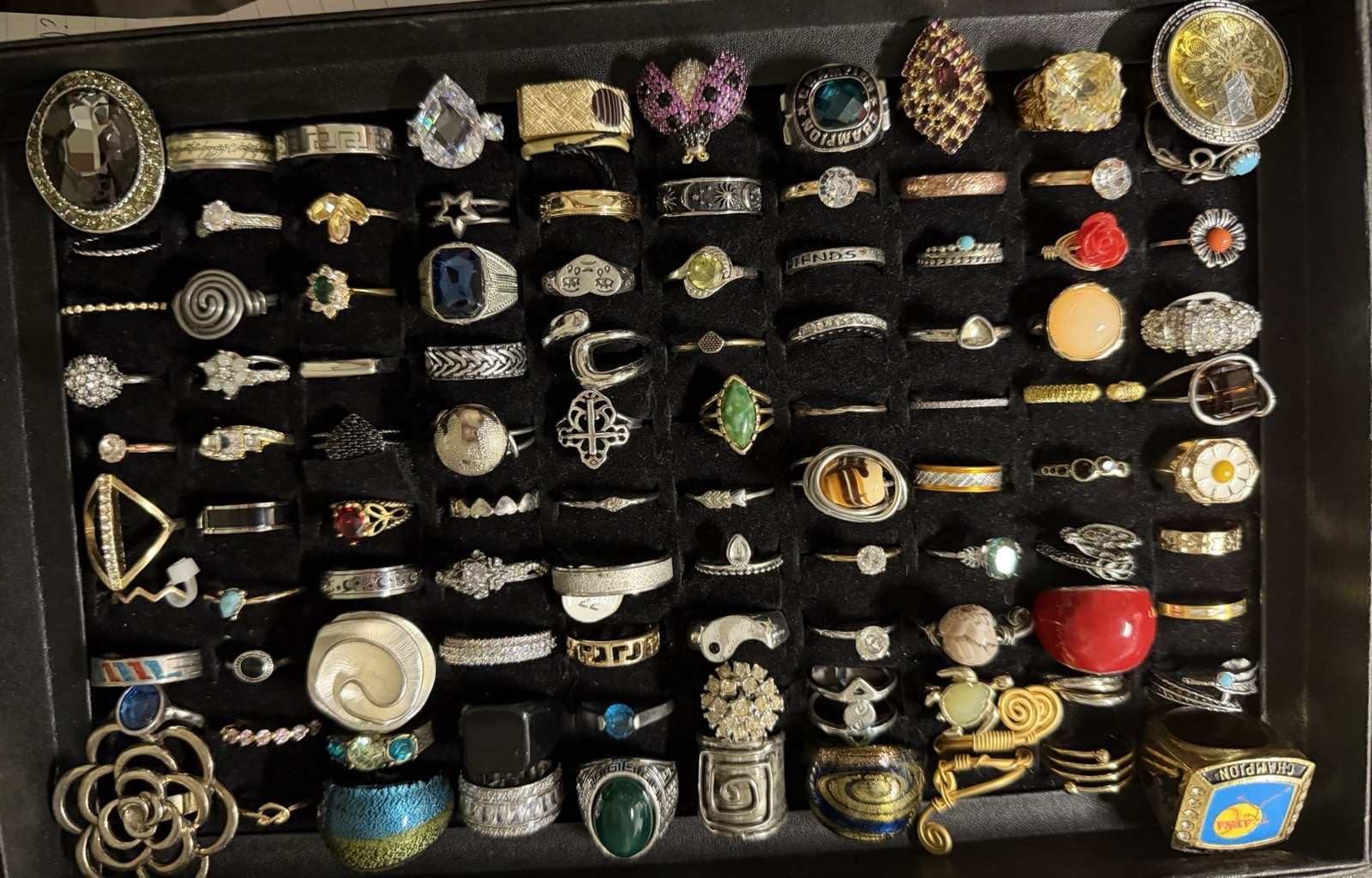 Huge 100 Piece Costume Jewelry Ring Lot Silver Gold Tone Variety Sizes Unsigned