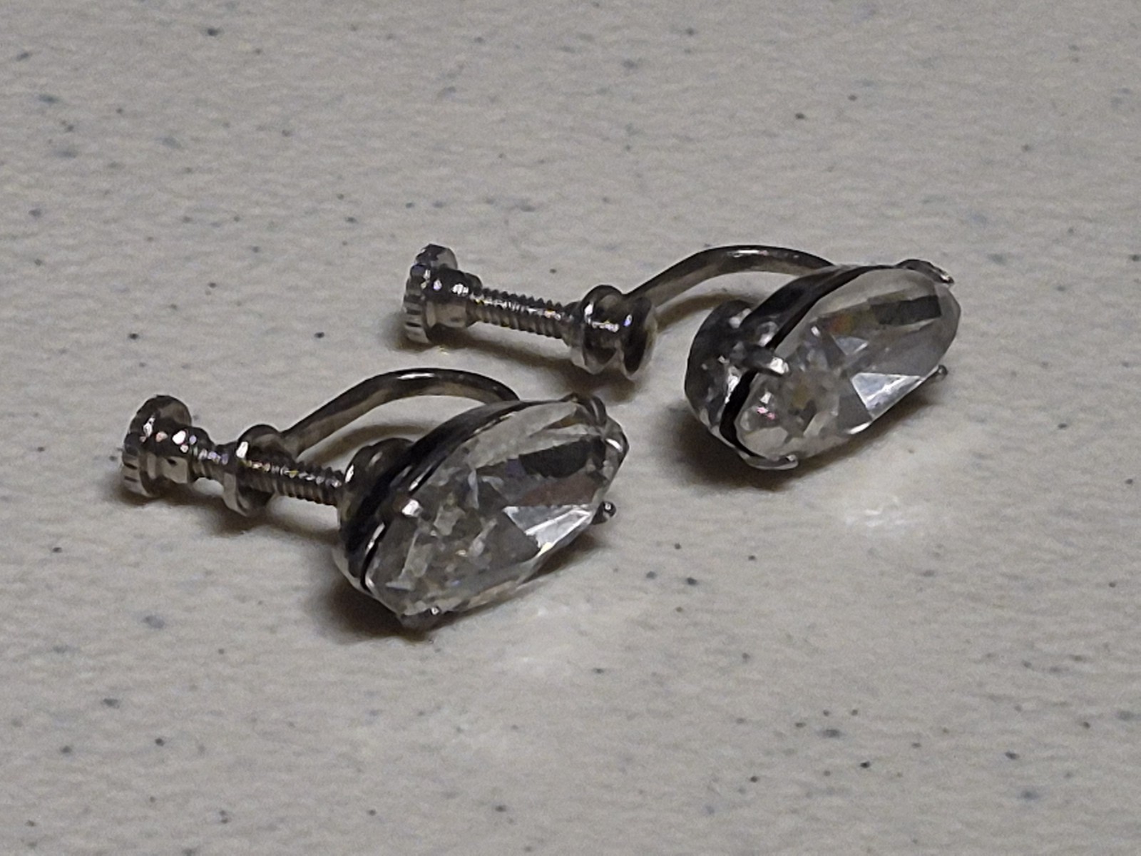 VTG Pair of Earrings Silver Tone Metal Screw Back w/Clear Faceted Rhinestones