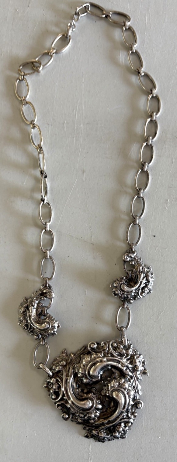 Napier Silver Plated Baroque Leaf Statement 30” Necklace Vintage 1960’s Chain
