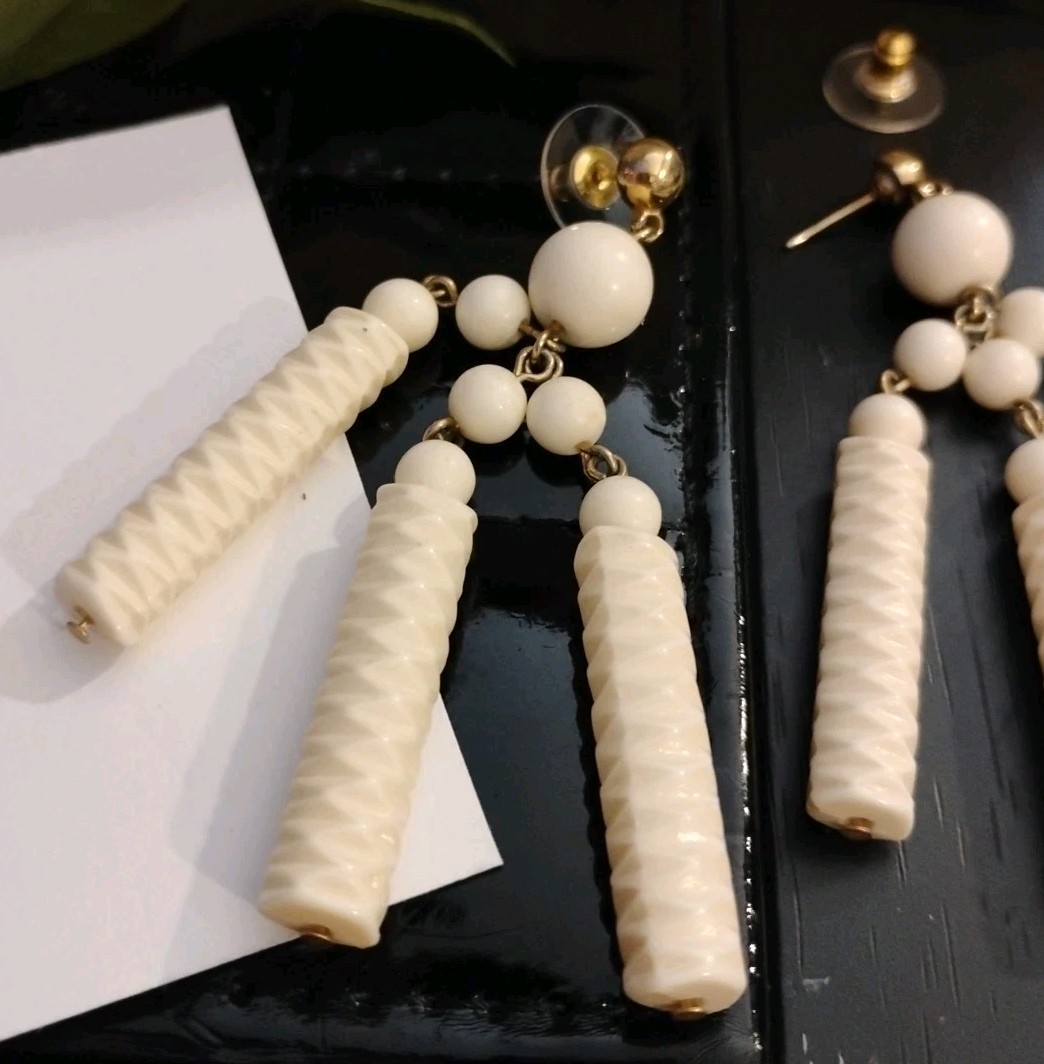 Funky Vintage COLUMNAR Cream Tone Textured Acrylic/Lucite Beaded 2 7/8″ Earrings