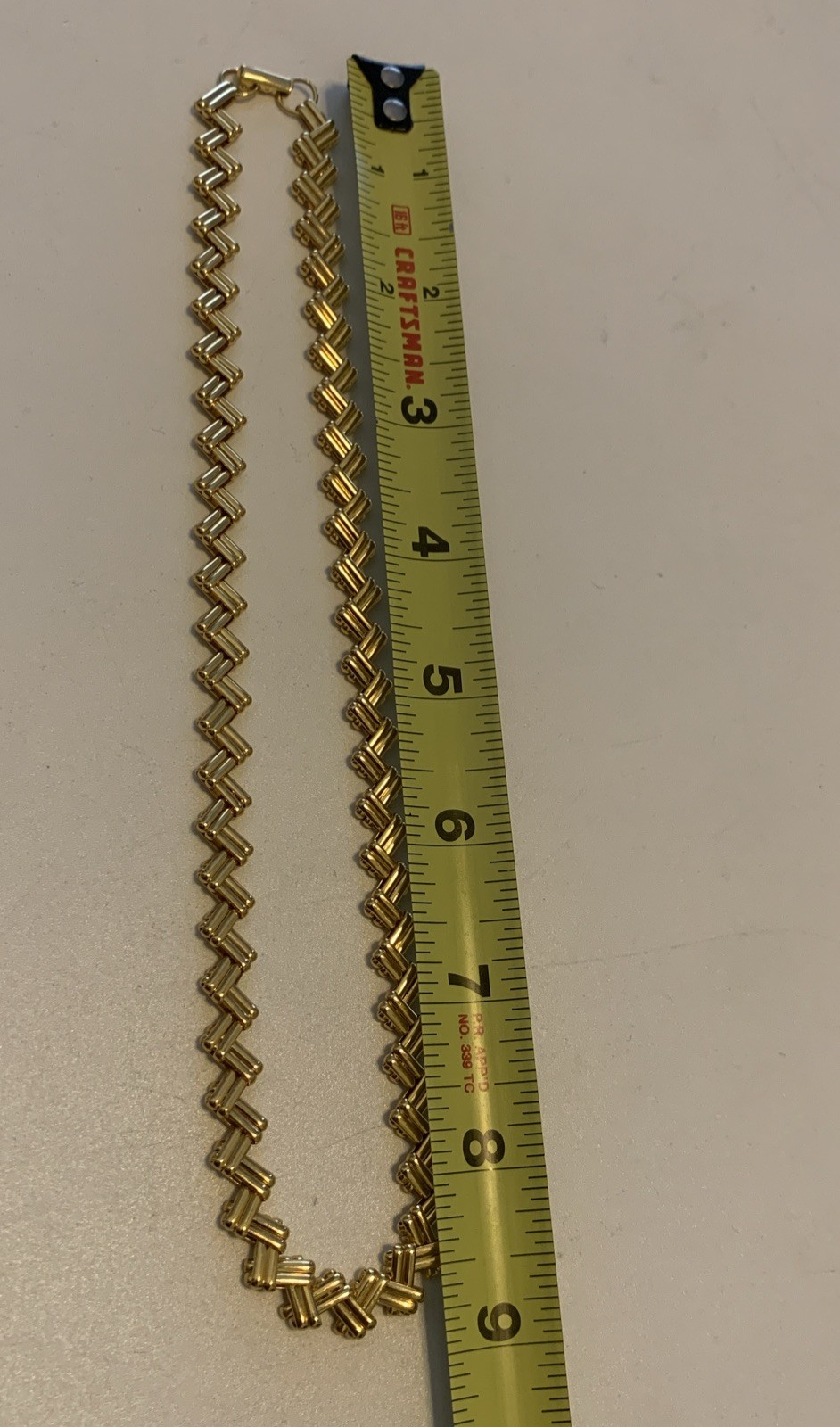 Vintage Gold Tone Zig Zag Chain Choker Necklace 18″ Long Flat Lay