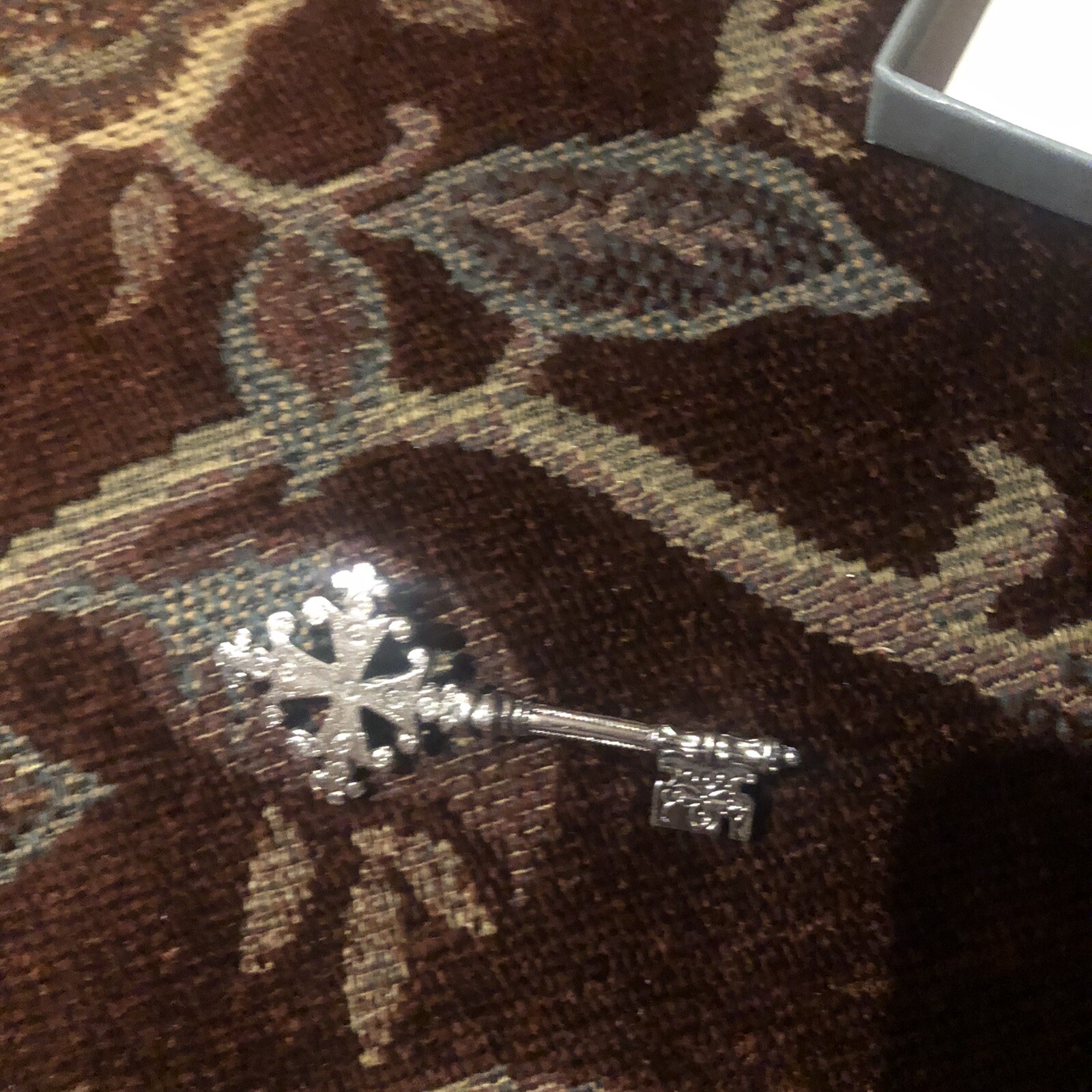 VINTAGE PIN BROOCH KEY Silver TONE None Magnetic