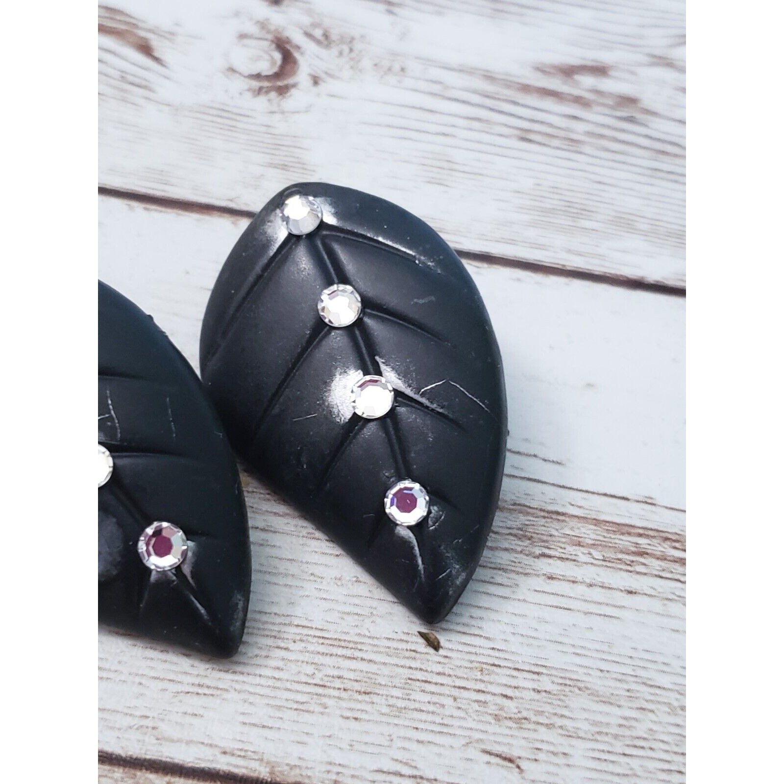 Vintage Jeff Lieb Clip On Earrings – Black – Paint Damage
