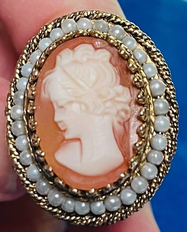 Vintage Mid Century Shell Cameo Ring Seed Pearl Halo 14 kt Gold Size 6