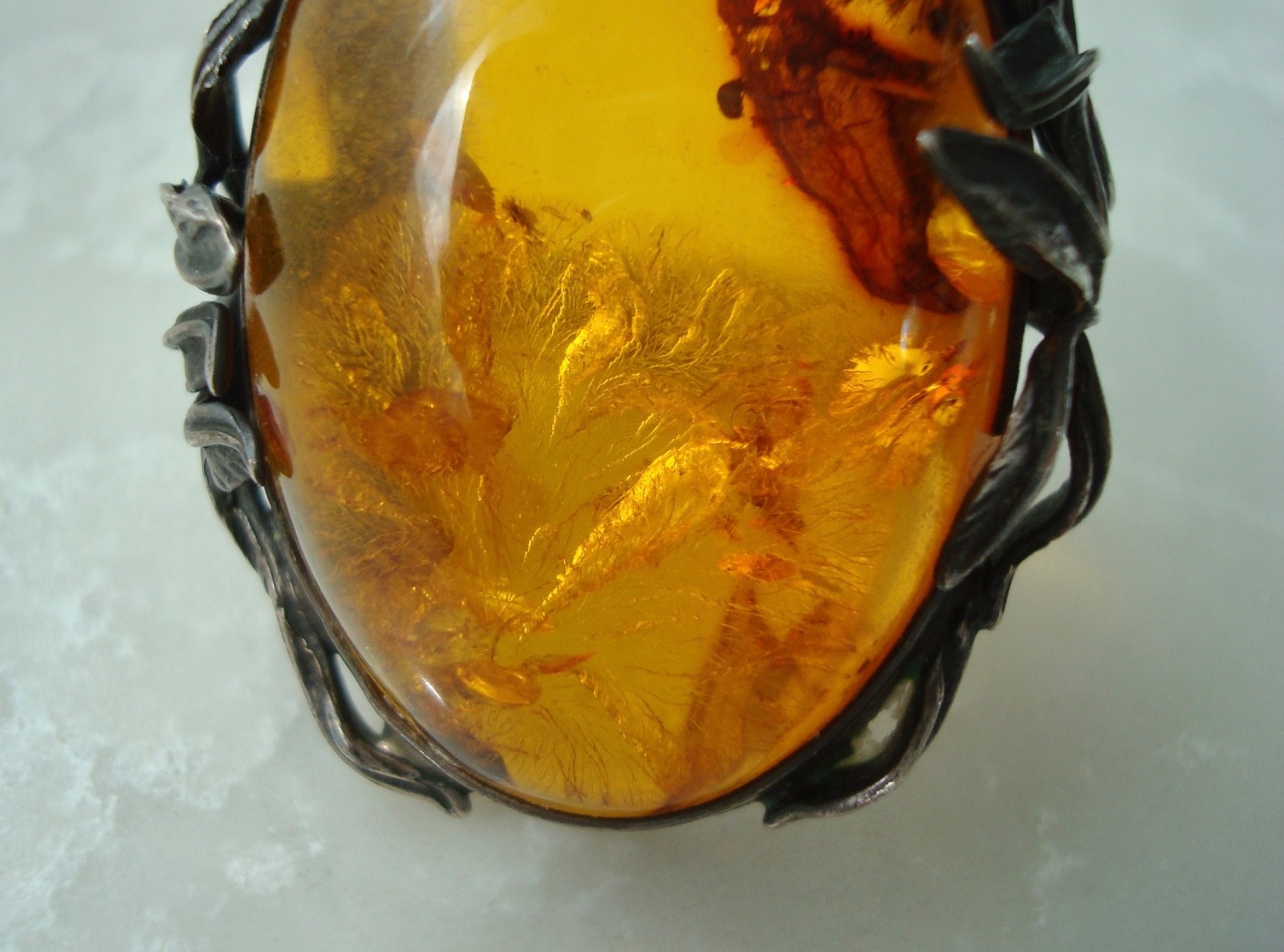 LARGE 1 ½” x 1 ⅜” Vintage AMBER STERLING Silver LEAVES RING 19.5 grams Size 8