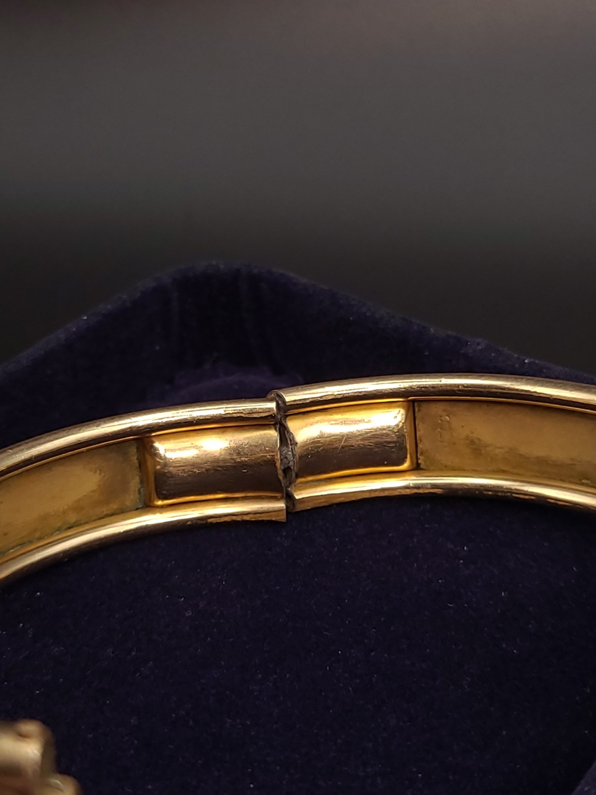 Antique Victorian Gold Filled Engraved Floral Hinged Bangle Bracelet 18cm