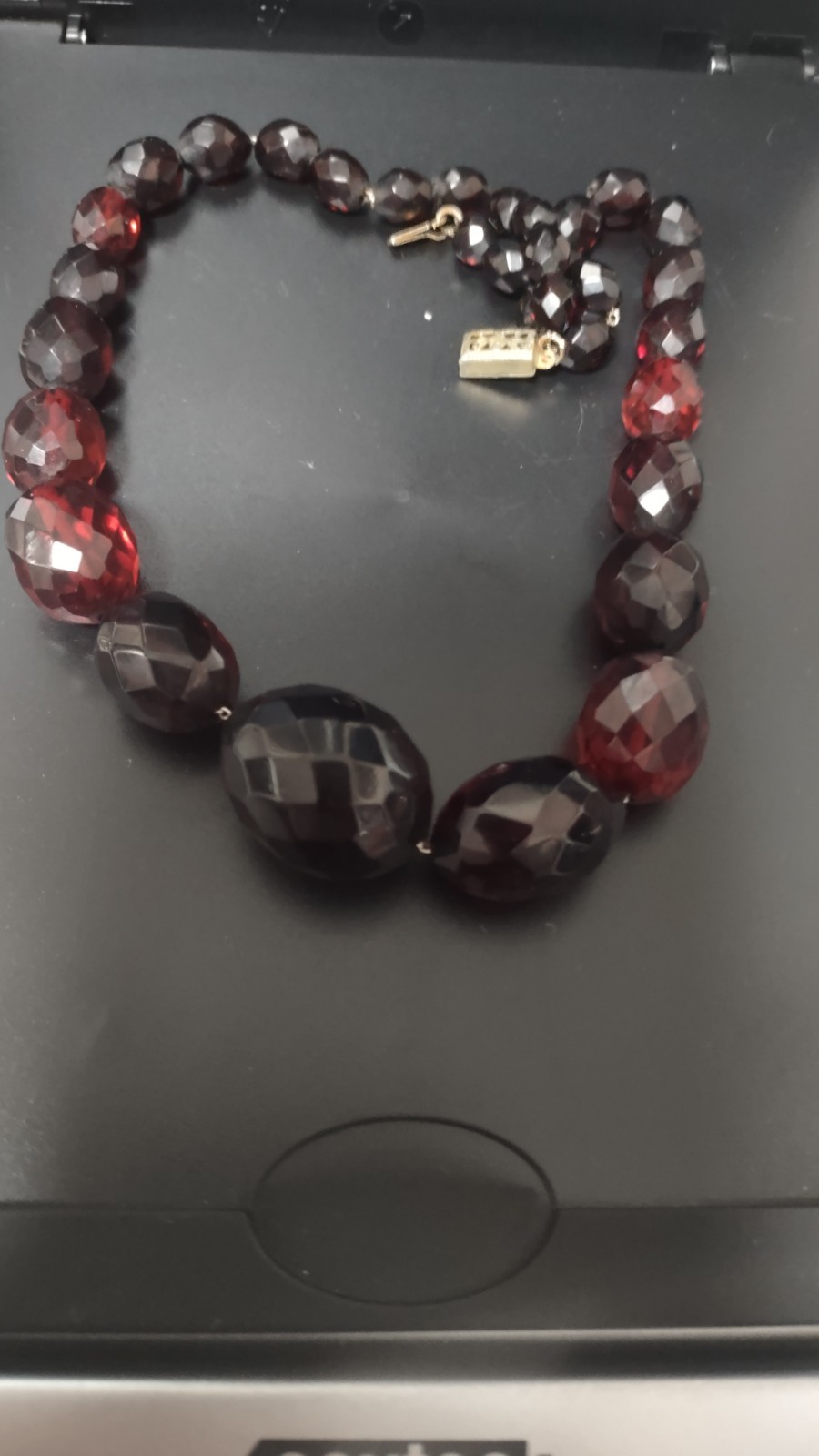 VINTAGE Tested Ruby Red CHERRY 30g AMBER BAKELITE FACETED BEADED 16″ NECKLACE