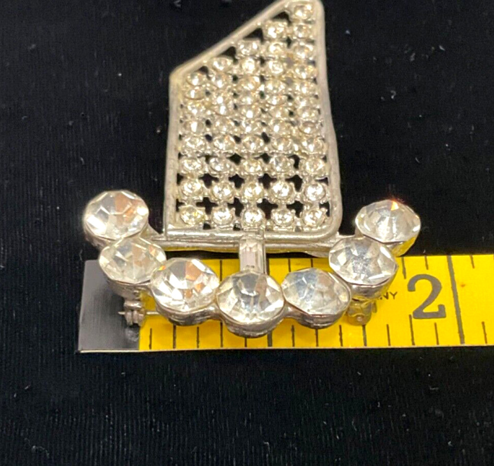 Brooch Interesting Design Faceted Crystal Rhinestones Silvertone Vintage