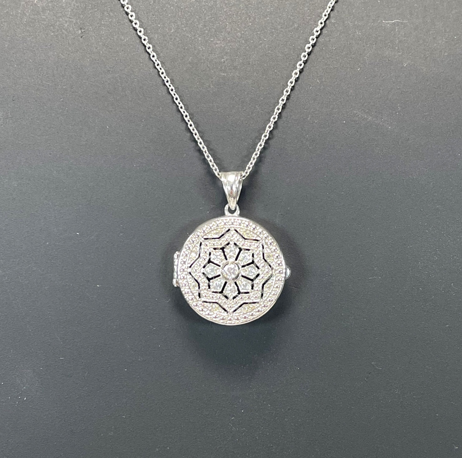 Vintage Avon Silver Tone Filigree Locket Necklace w/Floral Design & Rhinestones