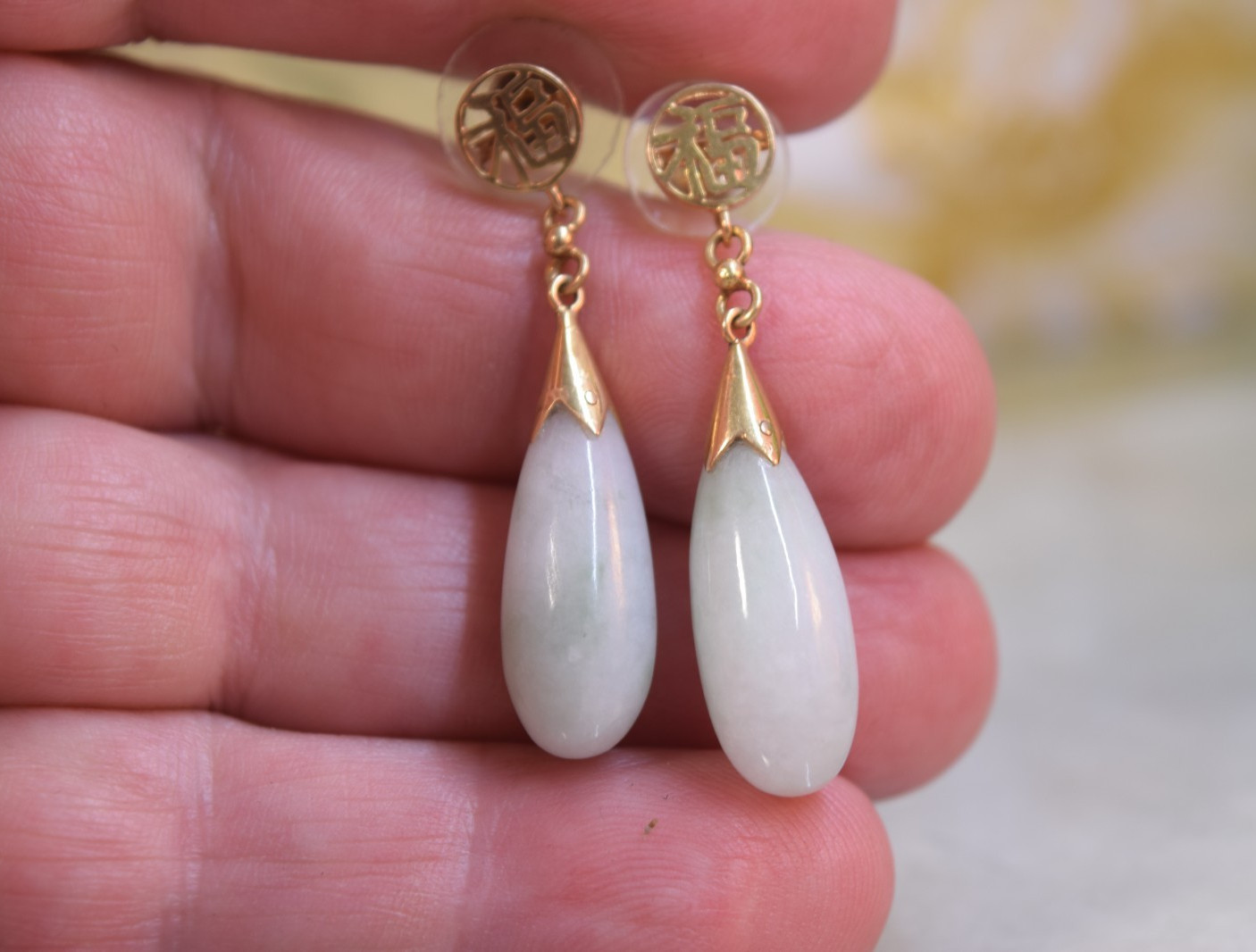 Vintage 14K Gold Teardrop Celadon Jade Dangle Earrings 1 5/8″