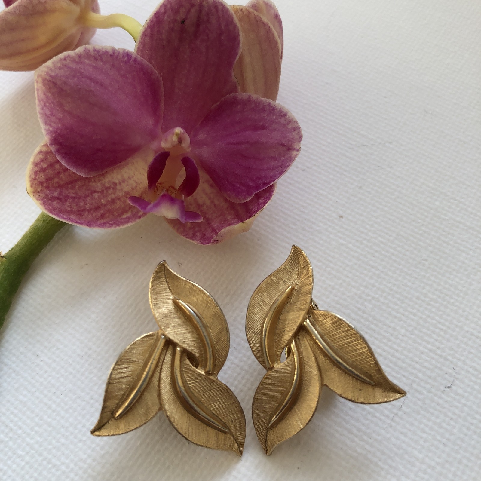Vintage Crown Trifari Brushed Gold-tone Leaf Clip-on Earrings