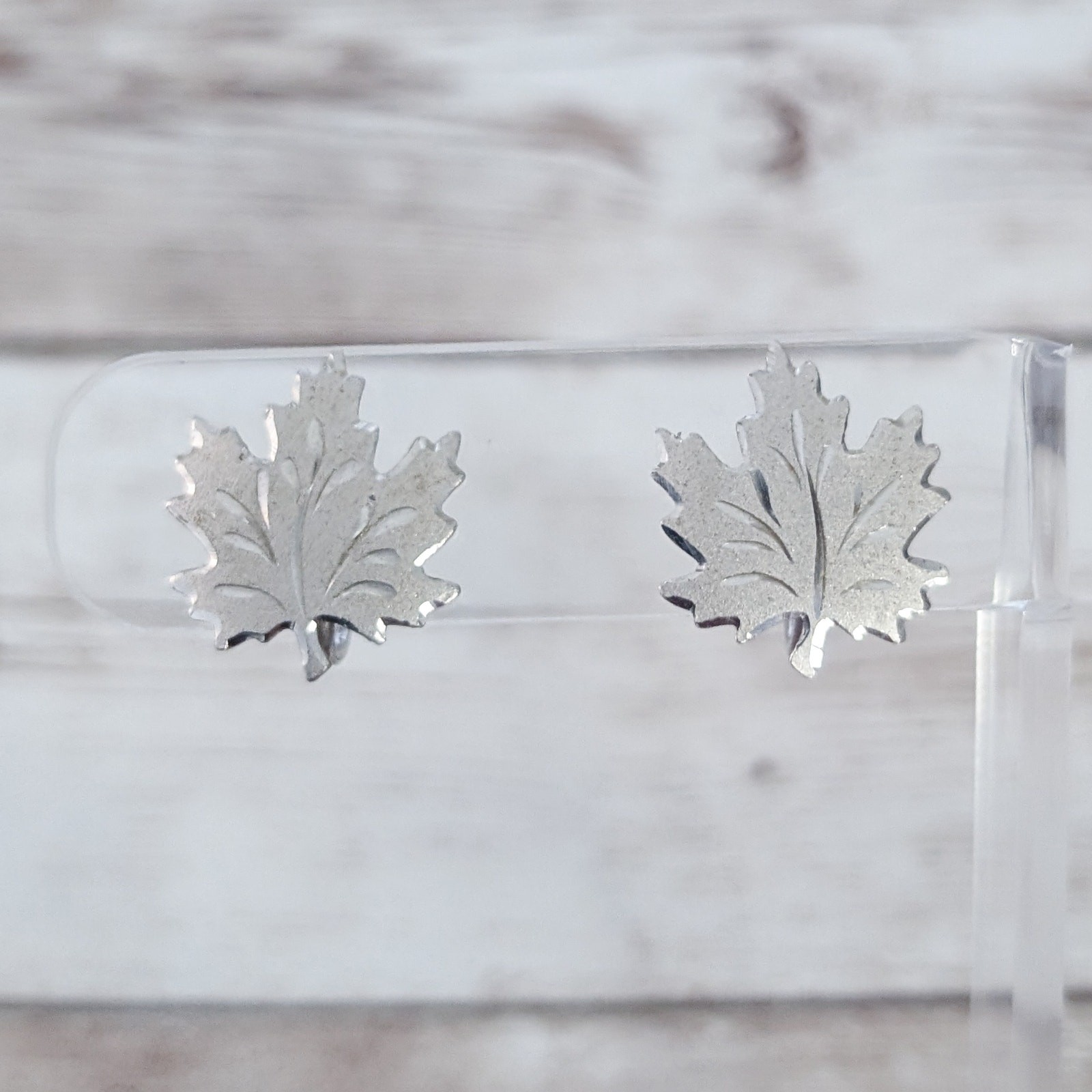 Vintage Screw Back Earrings Silver Tone Leaf 0.75″