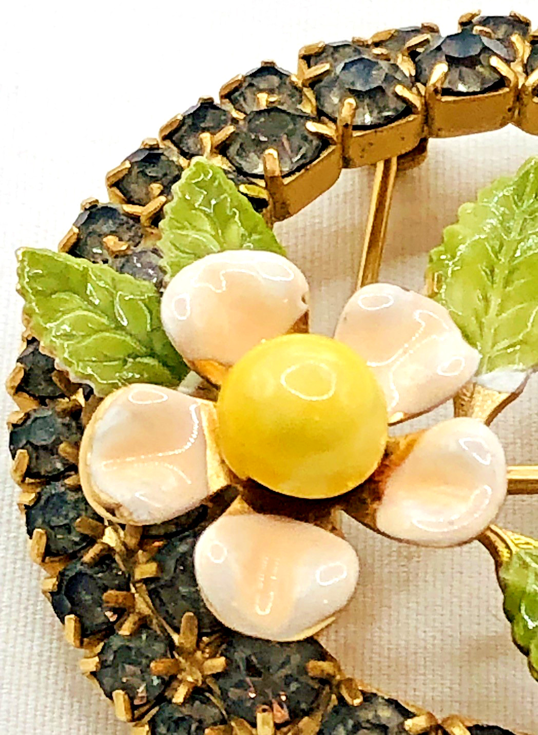 Vtg. HOBE Wreath Brooch w. Floral Enamel and Pale Green Rhinestones 1 5/8 In.