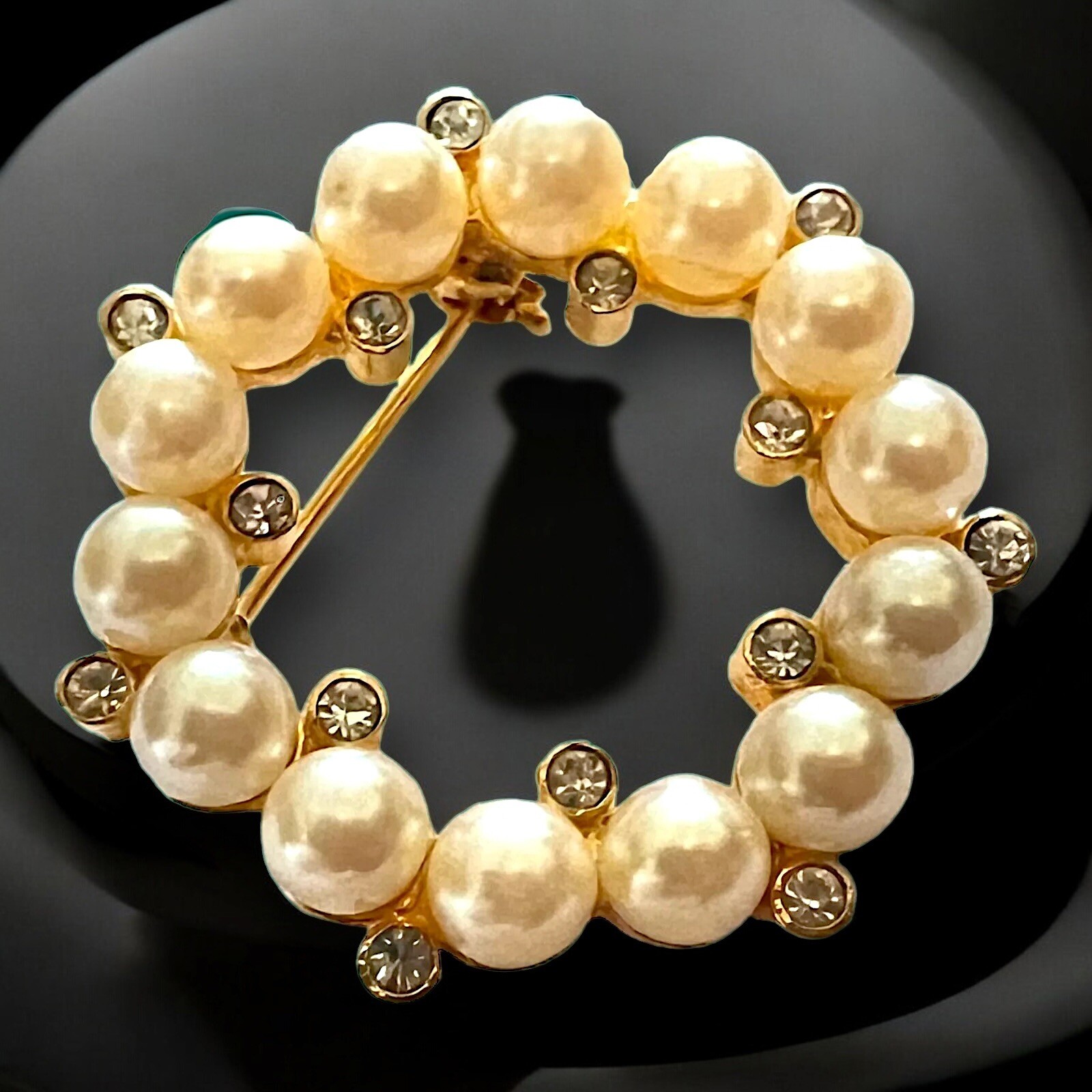 Faux Pearl Rhinestone Circle Brooch Bridal Mid Century Gold Tone Wedding Pin