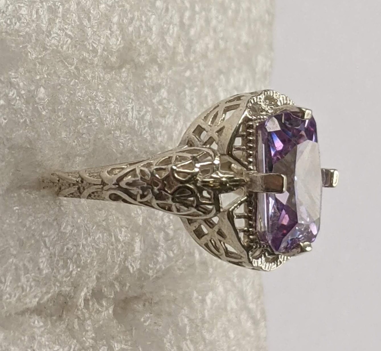 Vintage ring sterling silver 925 Size 9.5 Weight 5.44 g. Amethyst.