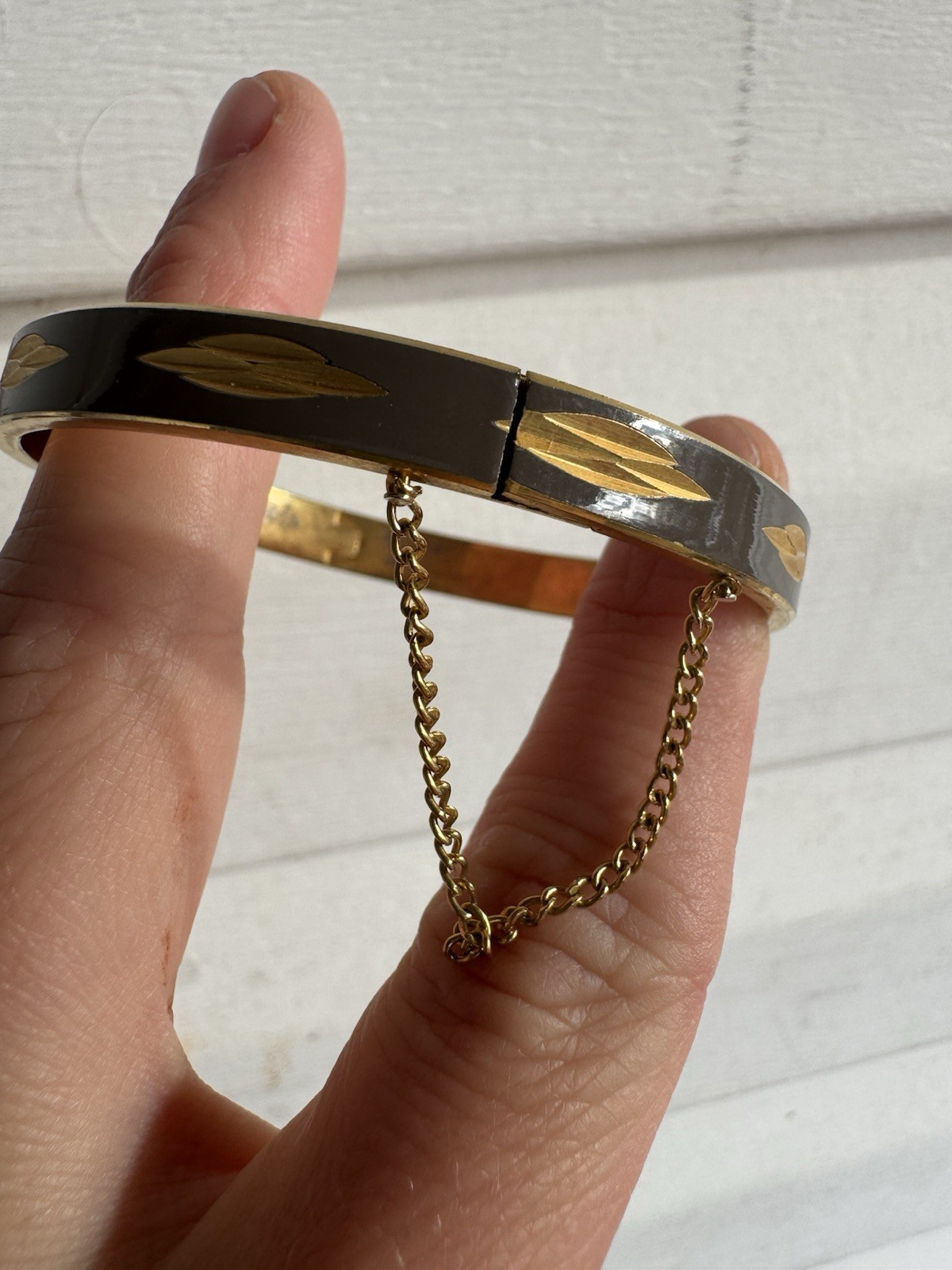 Vintage gold tone Dark Grey enamel etched hinged Chain bangle bracelet Hong Kong