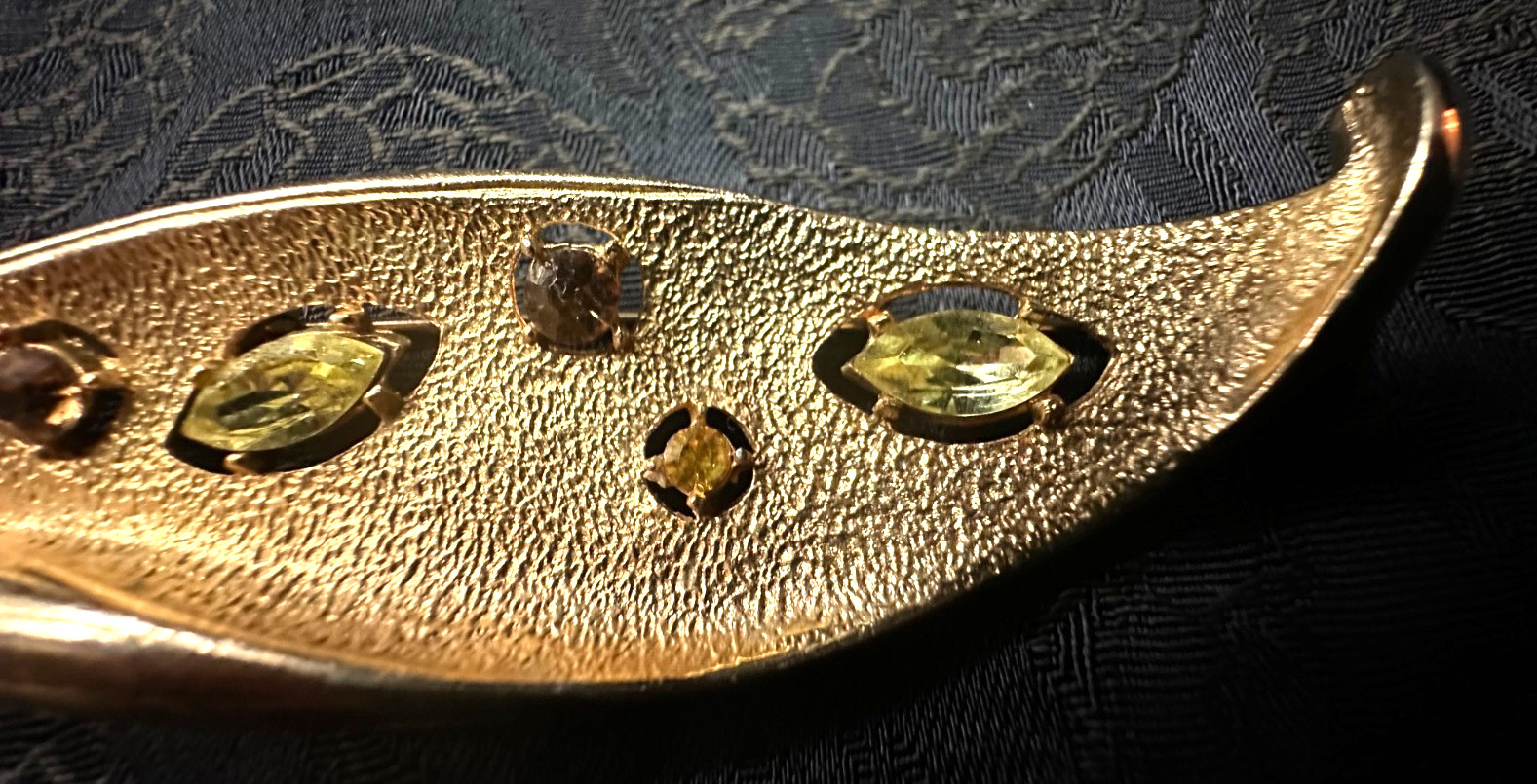 Vintage Emmons Gold Tone Metal Rhinestone Leaf Pin Brooch Very Good