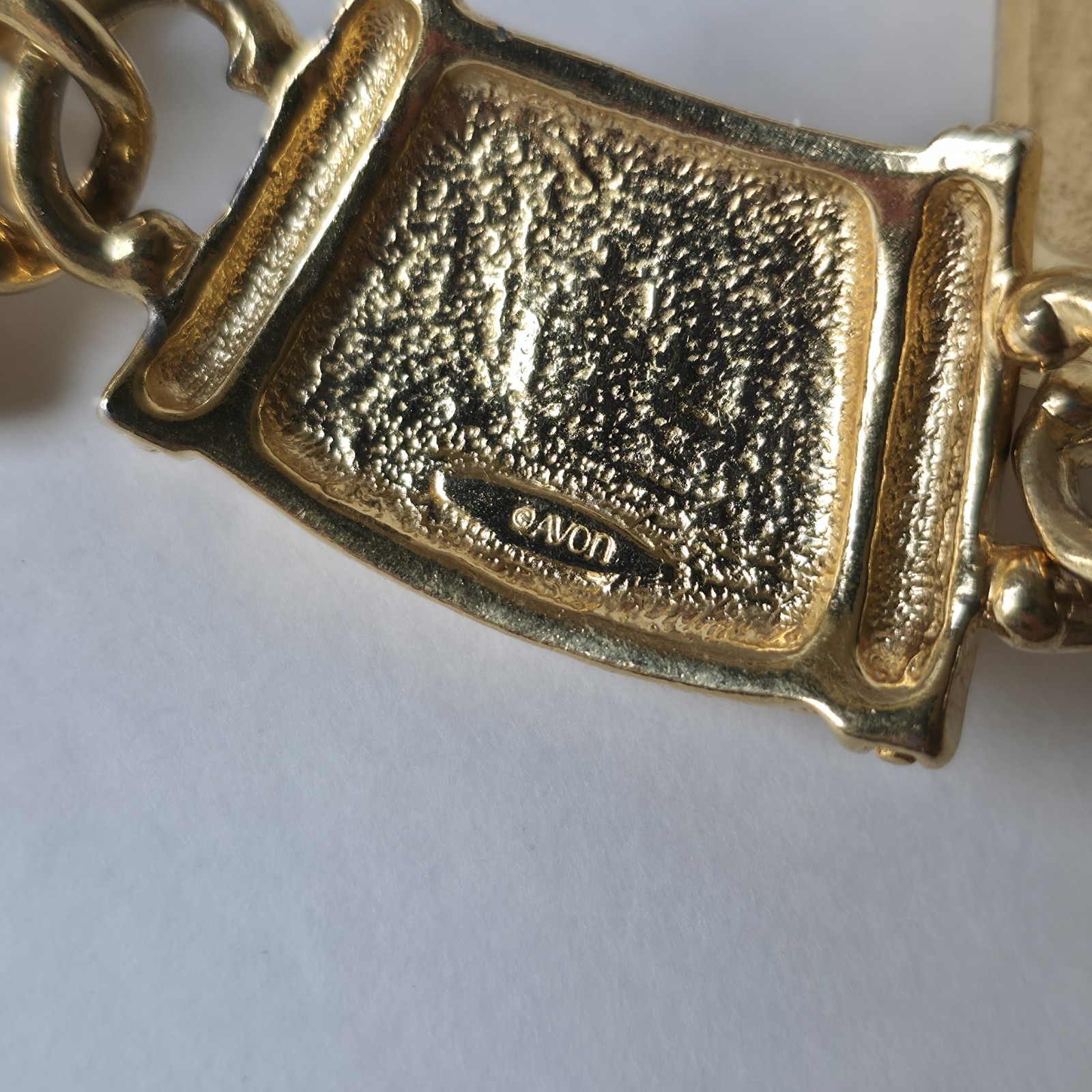 Vintage AVON Necklace Etruscan style Essential Treasures Gold Tone Choker Read