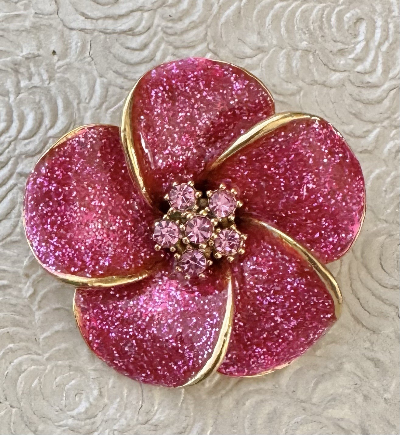 Vintage flower brooch & pendant / enamel on gold tone metal brooch