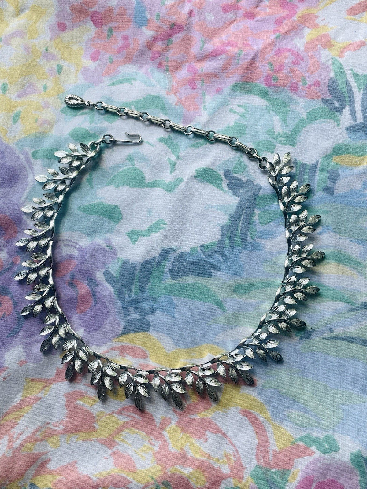 Vintage Lisner Foliage Choker Necklace Silver Tone Leaves Tree Branch Signed