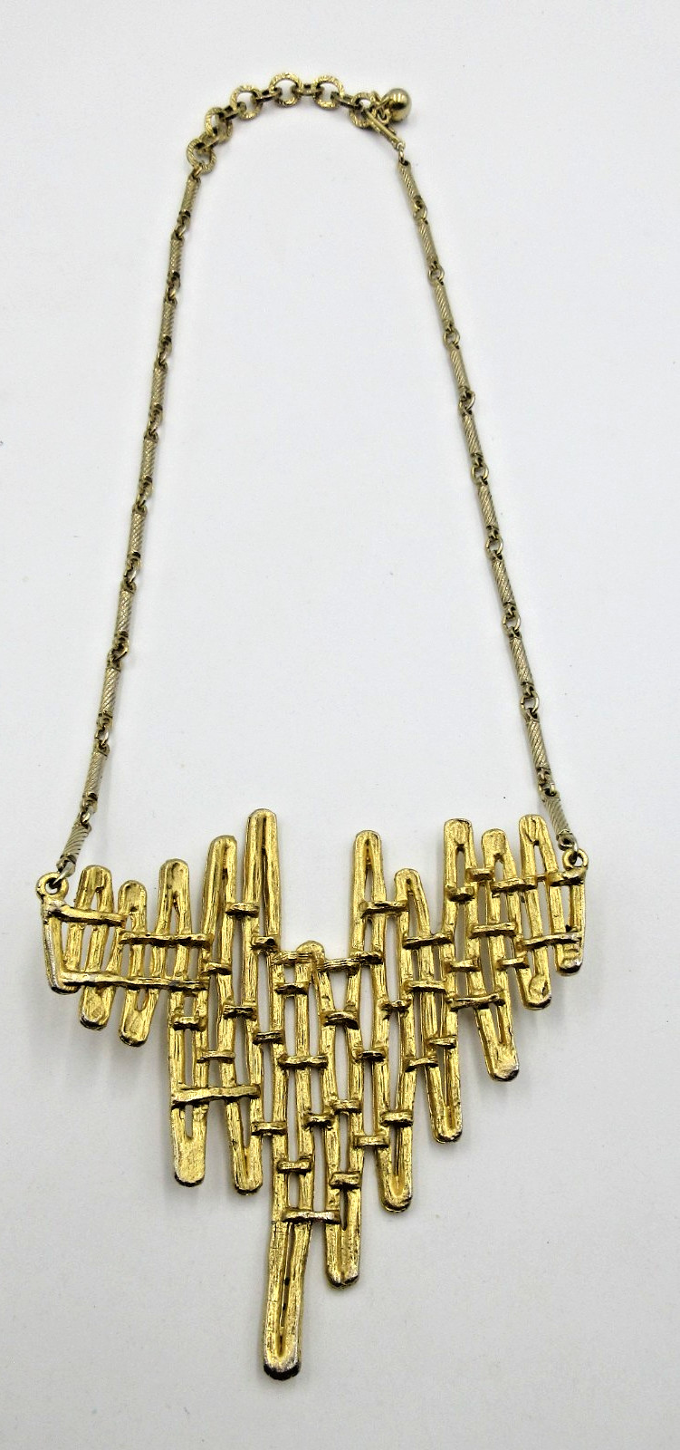 VTG SIGNED CELEBRITY NY 18″ ADJ TO CHOKER GOLD TONE UNUSUAL OPEN WORK Necklace