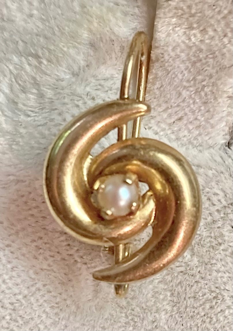 Mid century single antique 14K gold abstract swirl and natural pearl earring