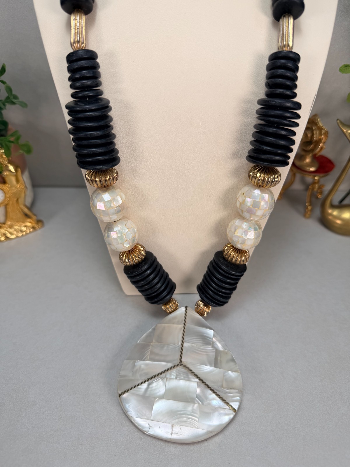 Vintage Stunning Mother Of Pearl Teardrop Pendant Necklace Black Bead Statement