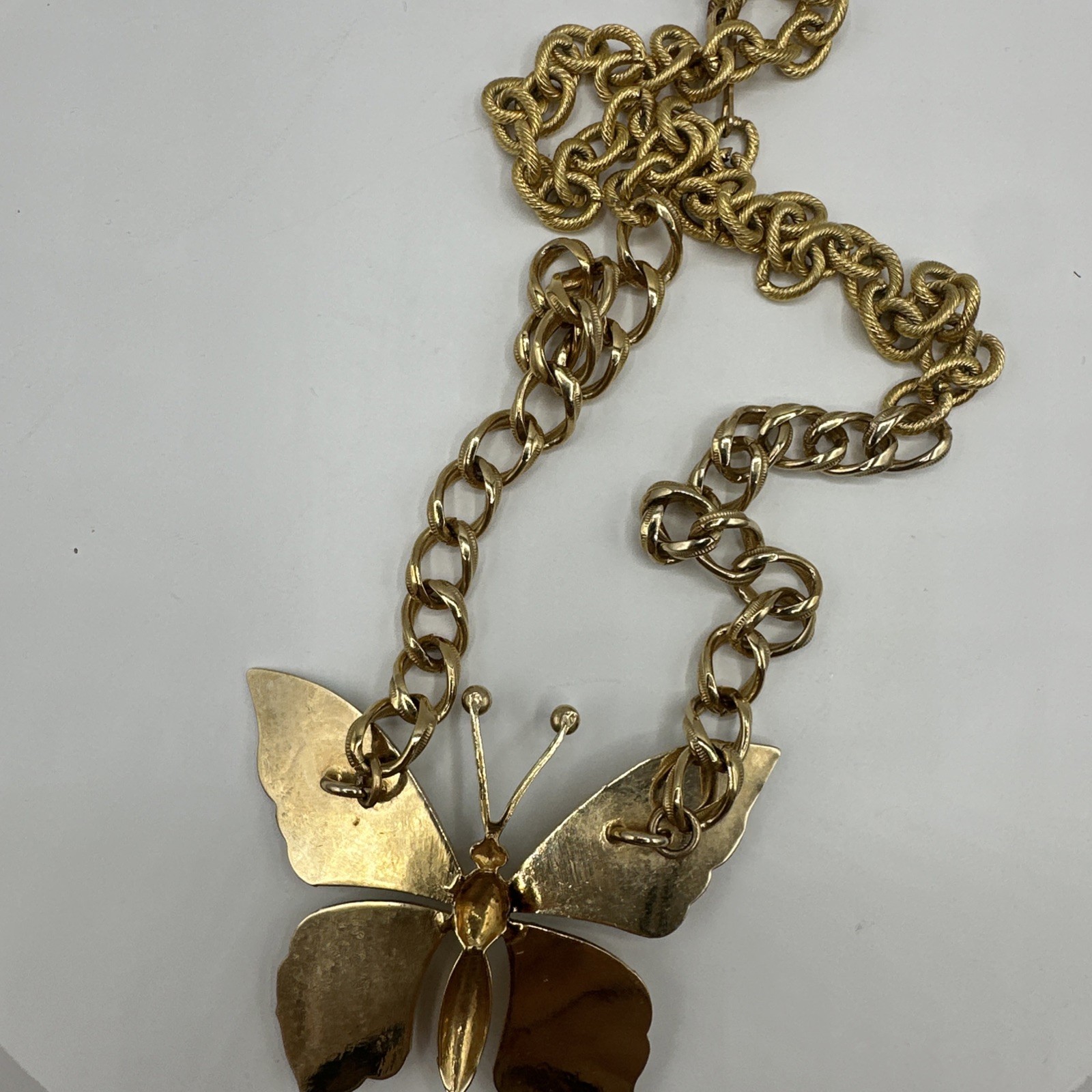 Vintage Focal Point Butterfly w/MultiStones Gold Toned Necklace. See pics.