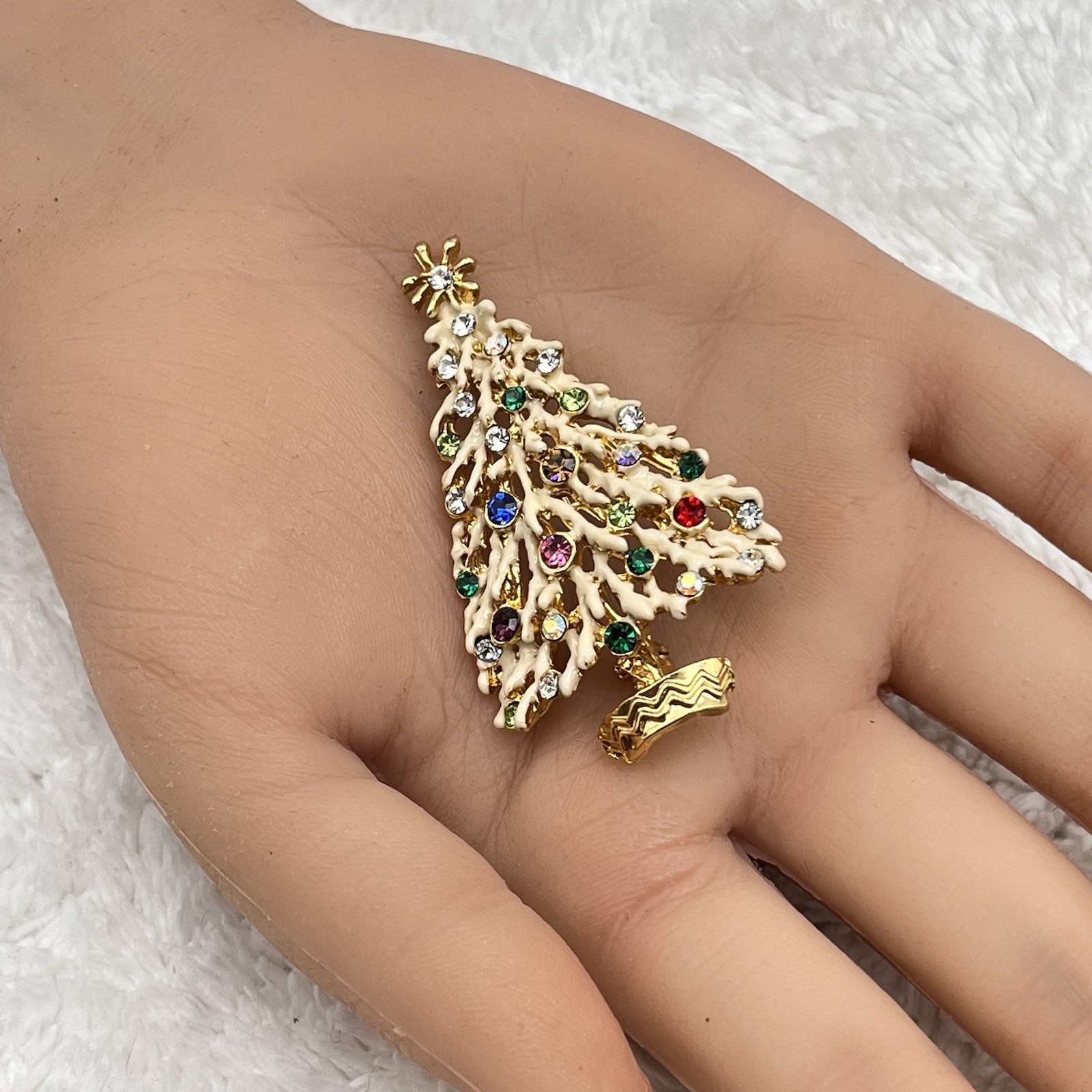 Vintage Christmas Tree Jewelry Set Brooch Clip On Earrings White Snow Frosted